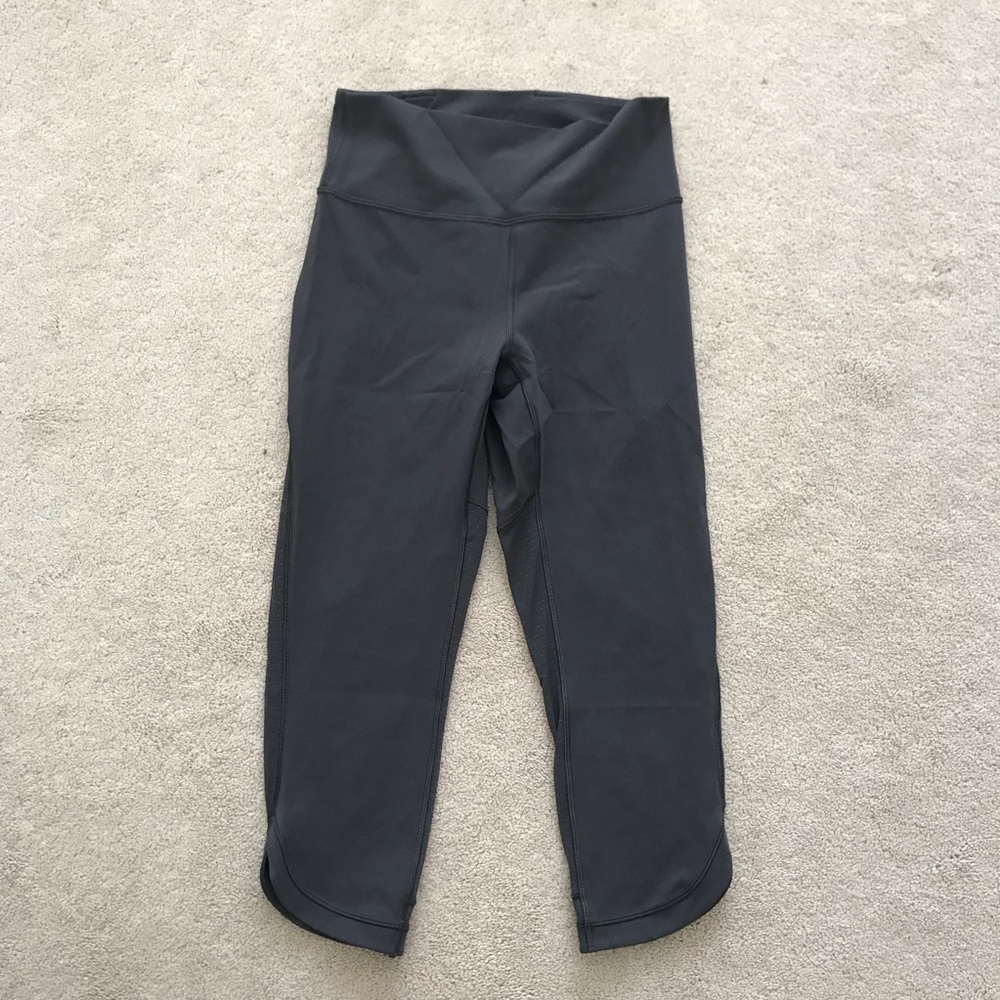 Lululemon. Mesh Dot Crop. Gray.